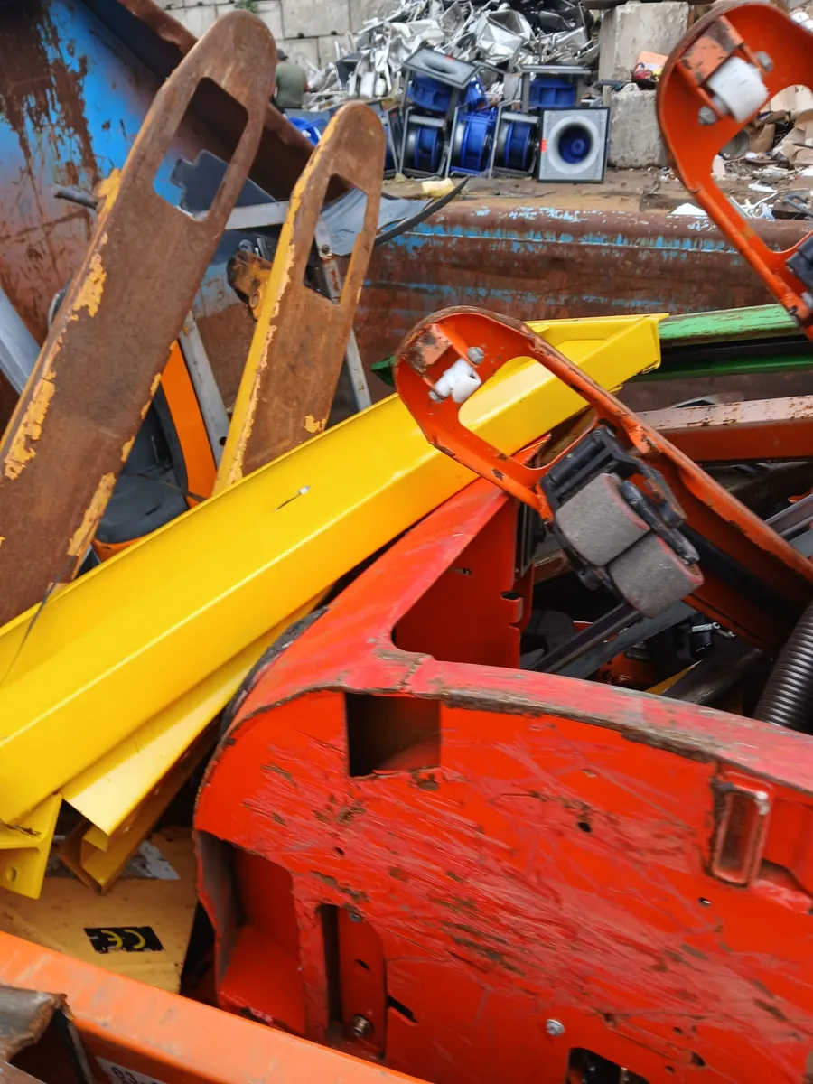Metallteile aus einem Gewerbebetrieb für den Metallankauf in Duisburg