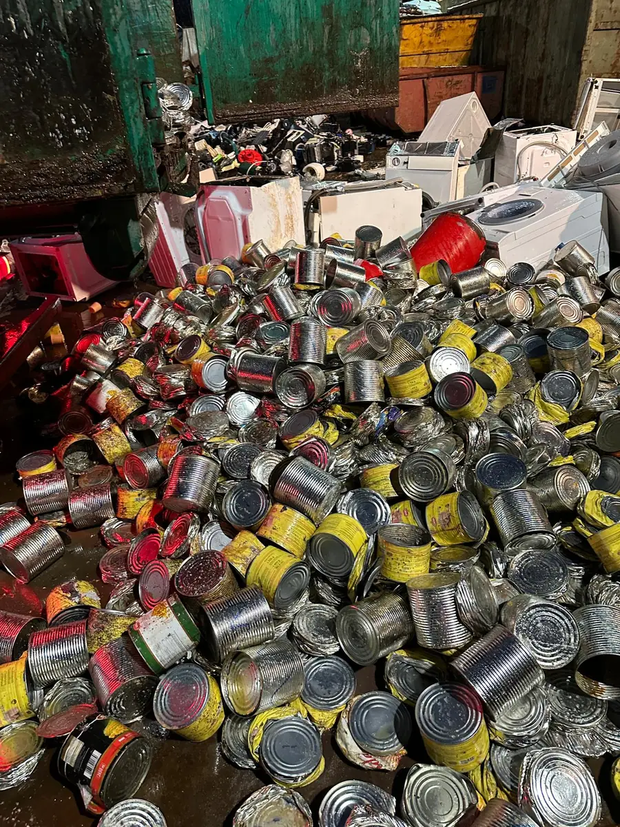Metallverpackungen und alte Haushaltsgeräte bei der Wiederverwertung für Duisburg