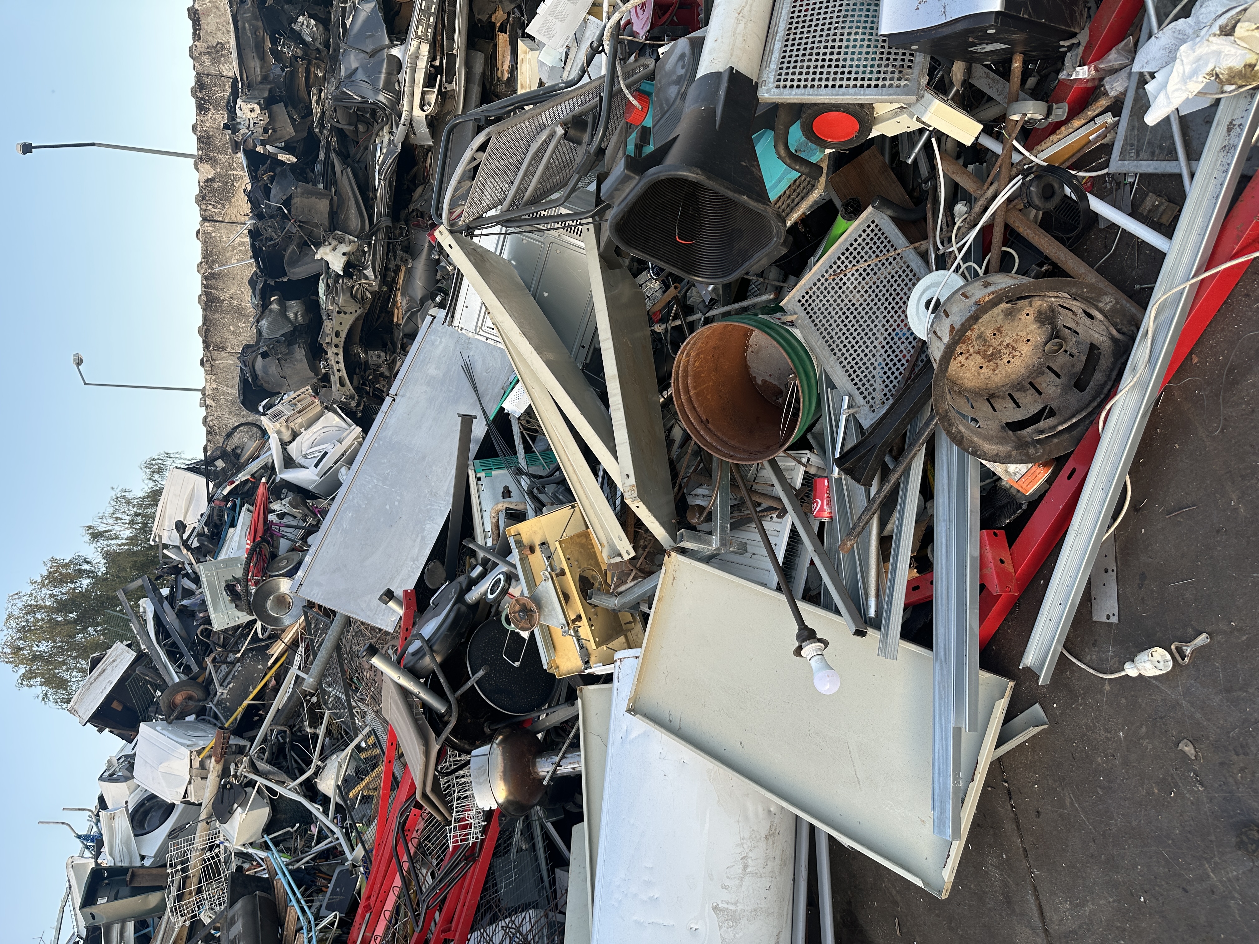 Sortierter Metallschrott auf dem Recyclinghof